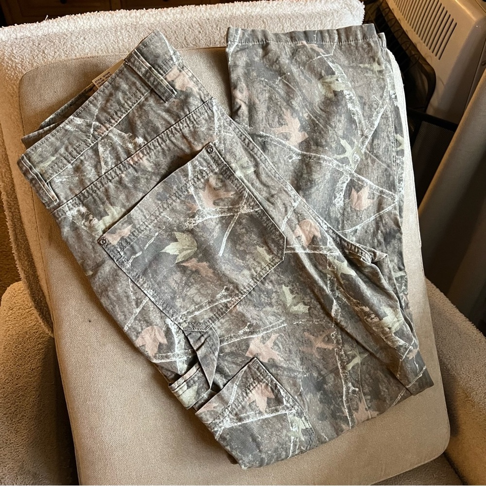 Aeropostale Men's Woodland Camo Cargo Pants